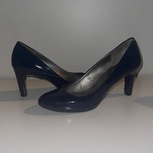 Navy Bandolino pumps